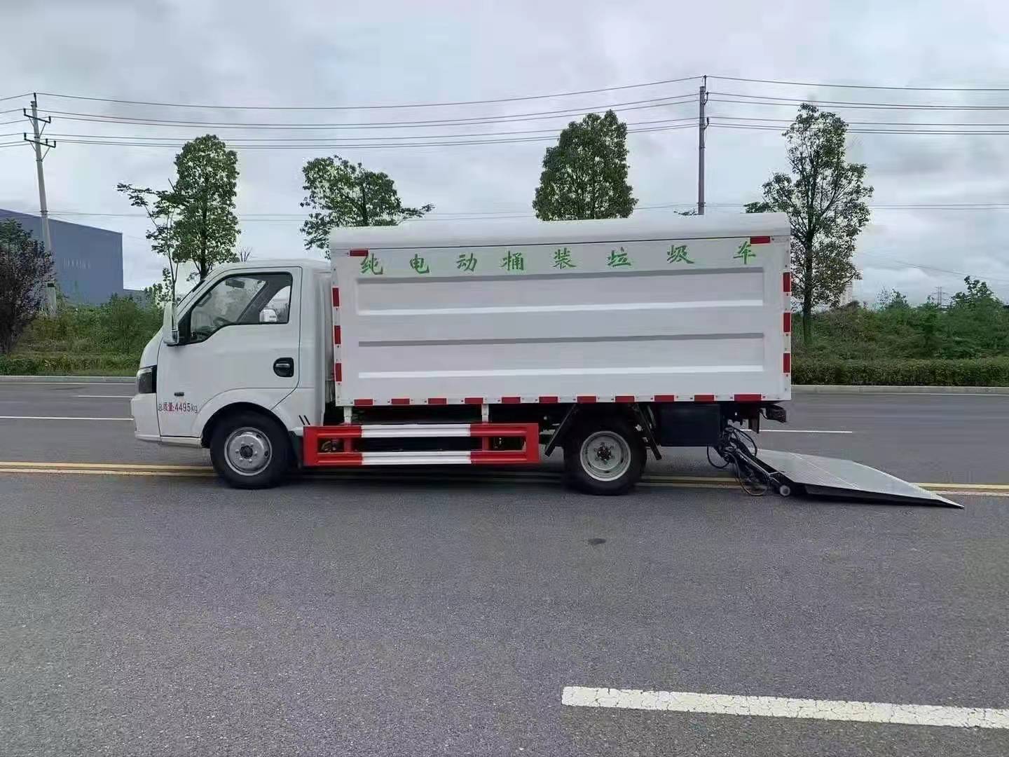 東風華神純電動密封式桶裝垃圾車